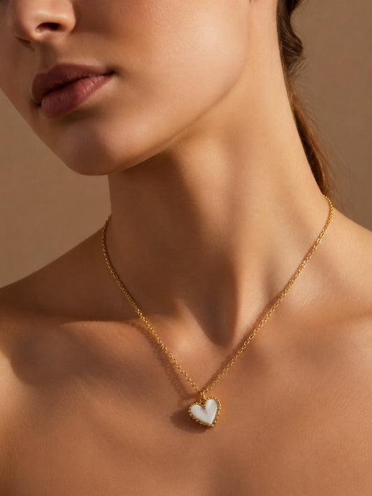 Collier Mae